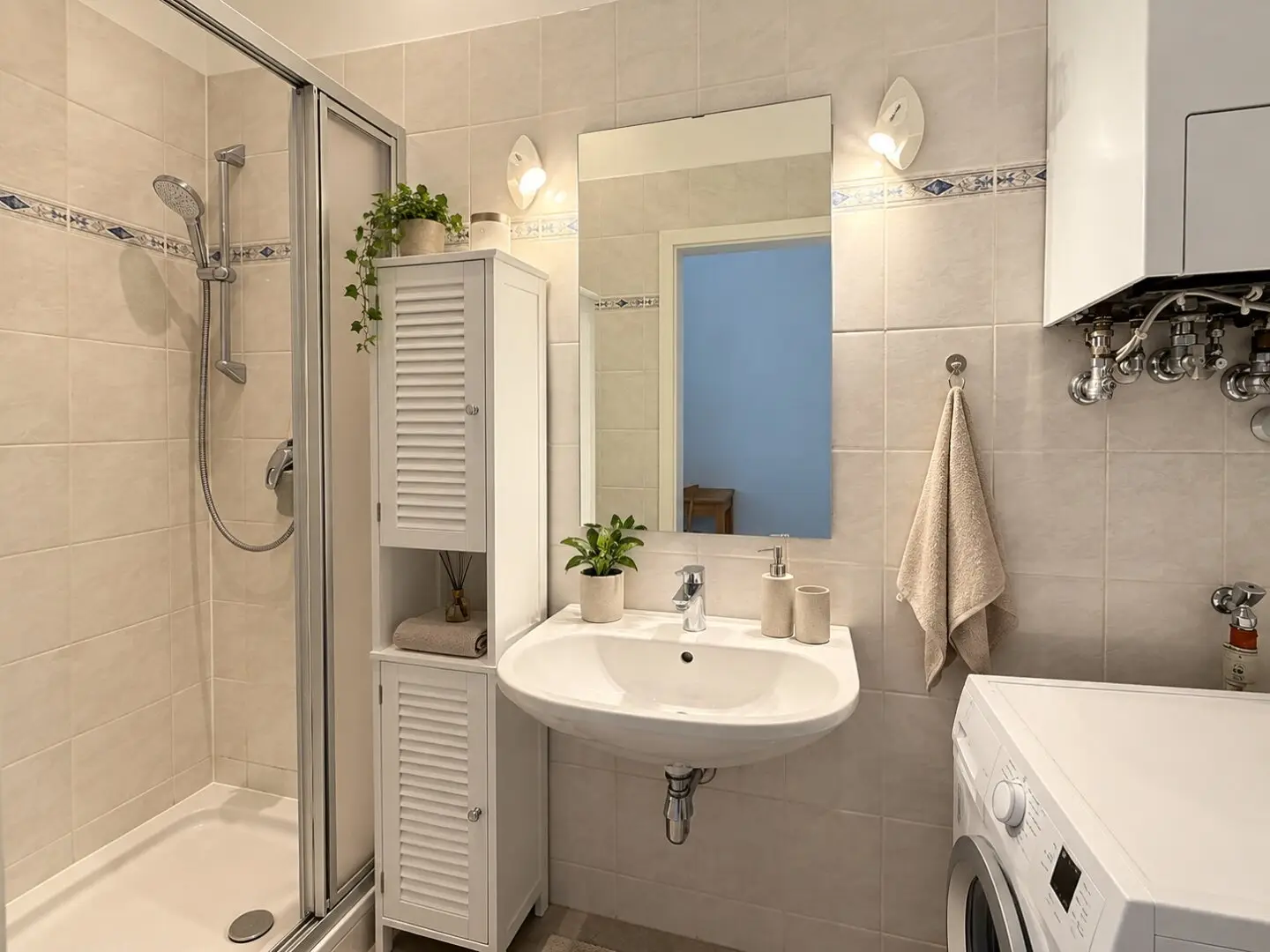RUHIG WOHNEN &amp; URBAN LEBEN | ca. 34m² WFL | 1-Zimmer | Einbauküche | 2. Liftstock | Top Öffi-Anbindung