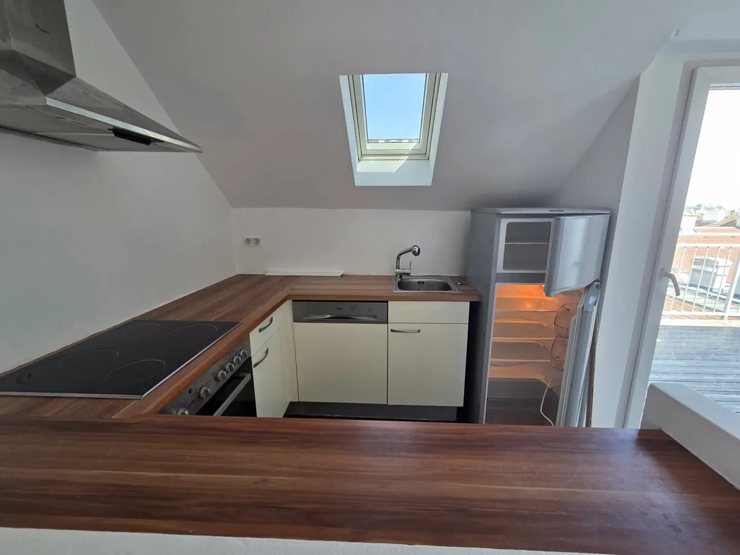 U3 SCHWEGLERSTRASSE - QUIET SUNNY TERRACE APARTMENT - 3 rooms - suitable for 2-person flatshare