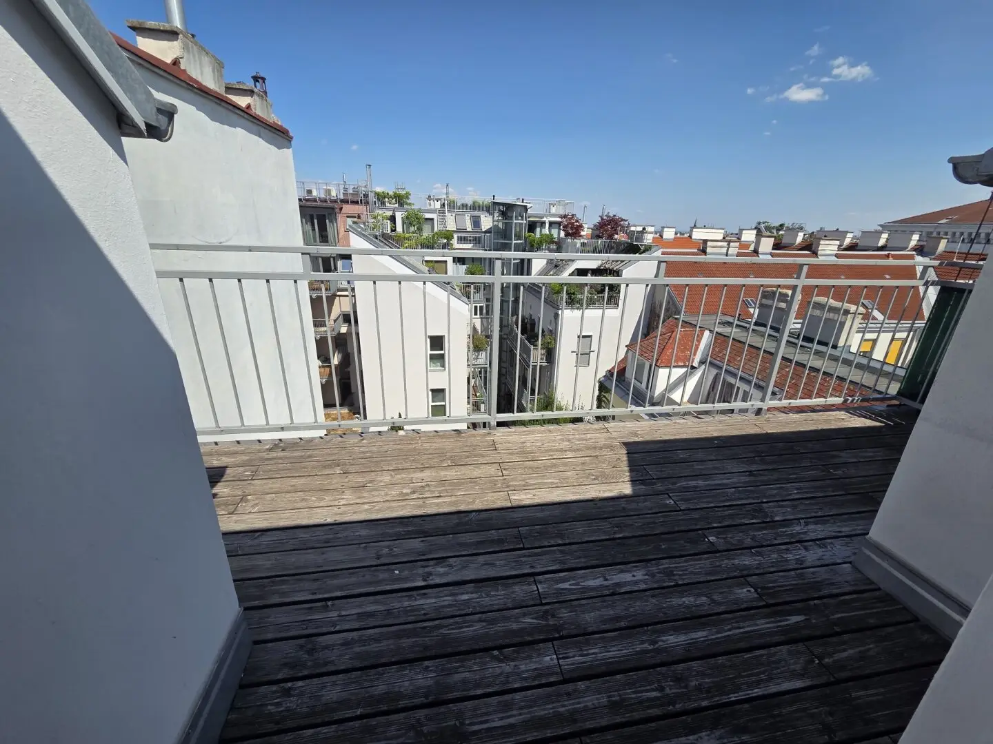 U3 SCHWEGLERSTRASSE - QUIET SUNNY TERRACE APARTMENT - 3 rooms - suitable for 2-person flatshare