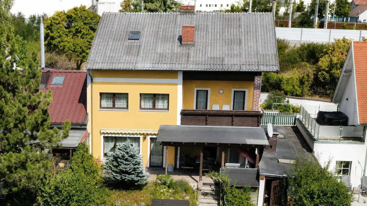 Spacious ecological single-family house in Wiener Neustadt with pool, balcony and plenty of expansion potential