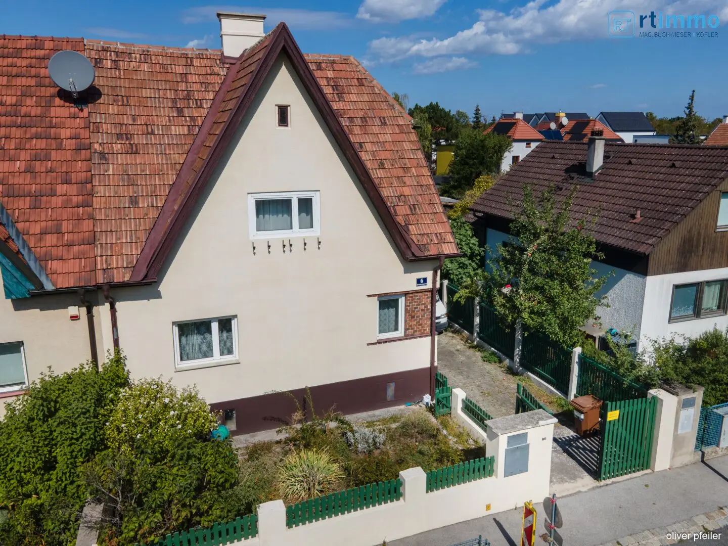 Quiet location meets ample space House with character and much potential near the VBS MÖDLING