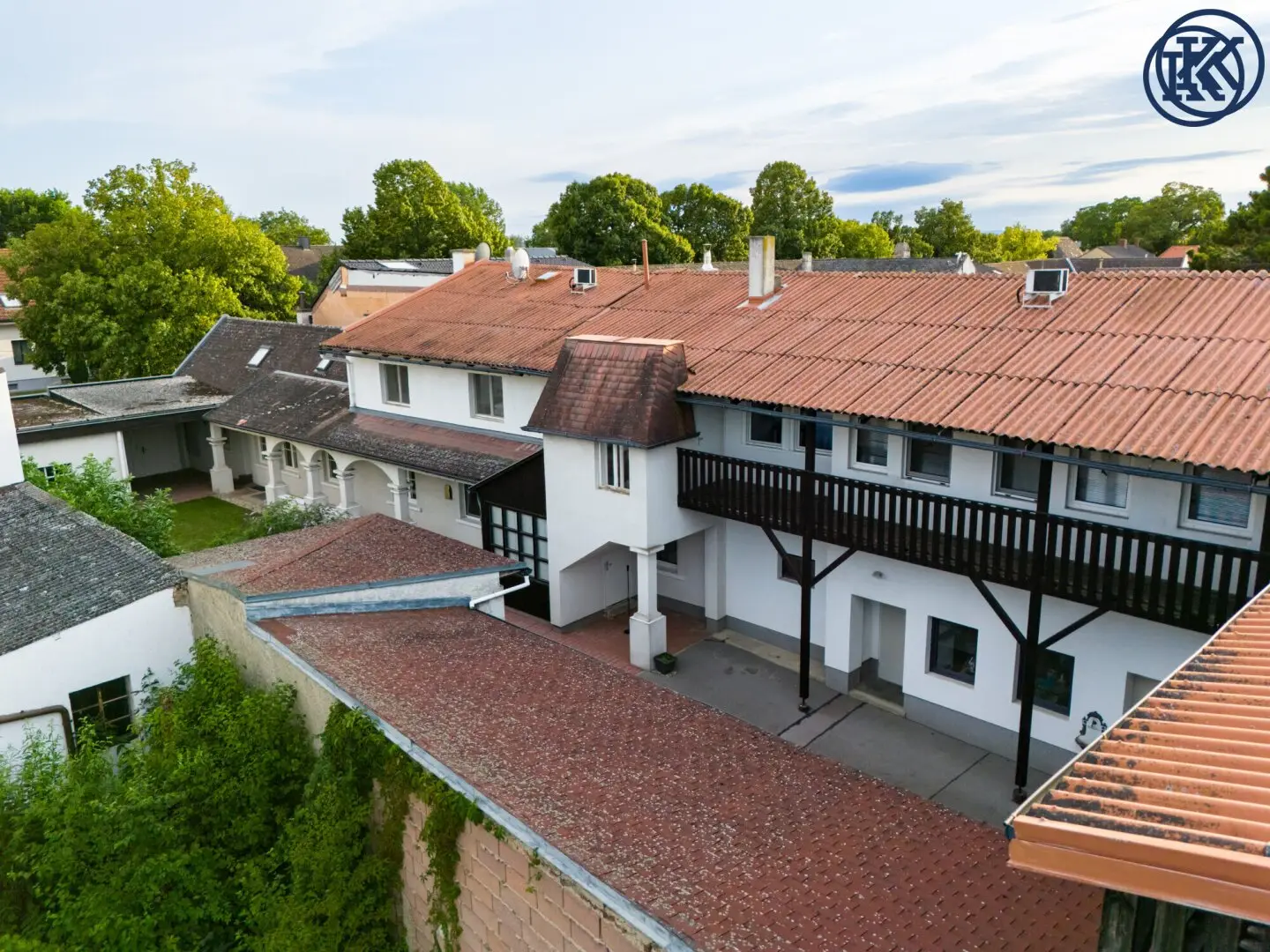 Großzügige Immobilien für ruhiges Wohnen und Gewerbe - Große Lagerhalle + Garten