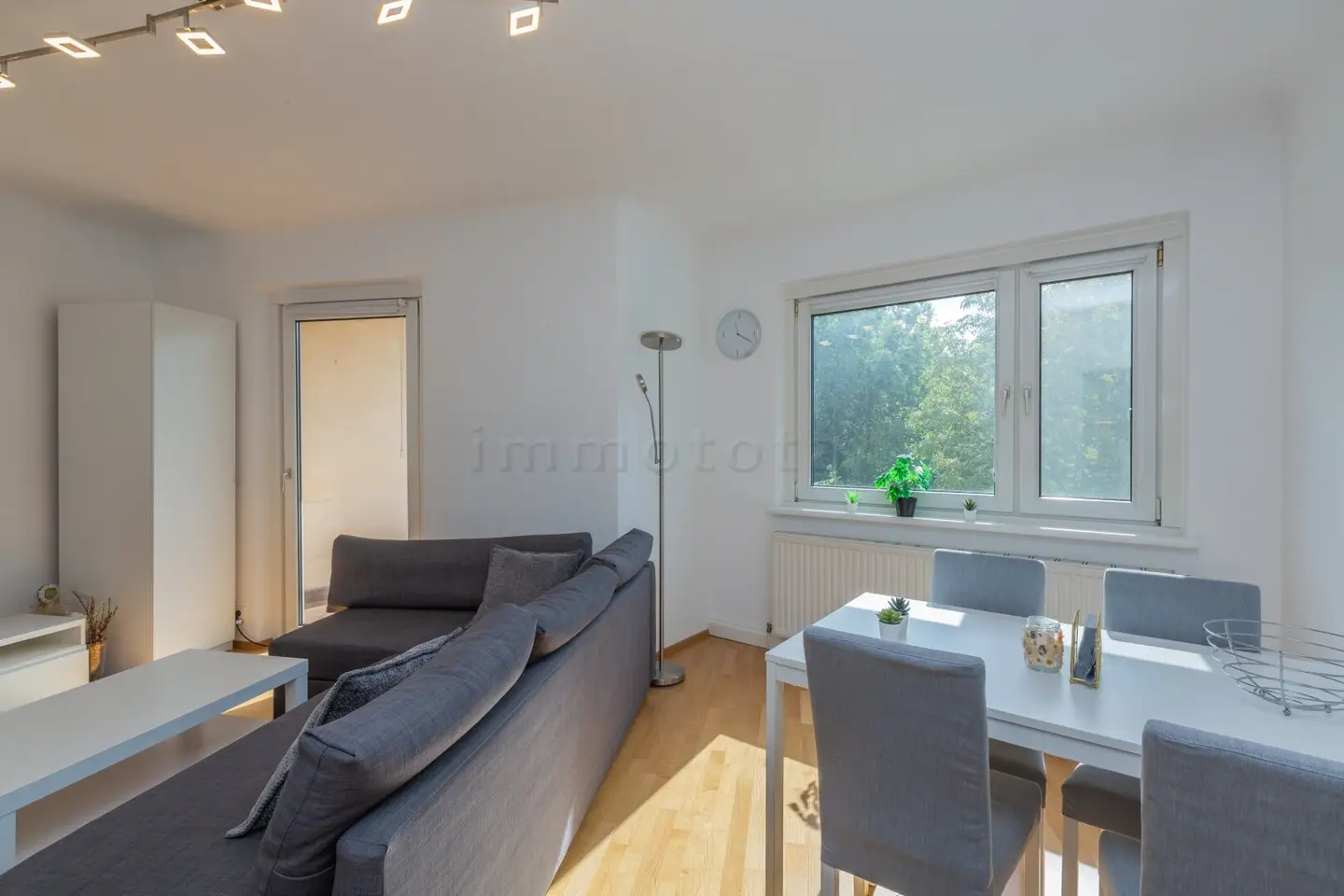 Grünblick am Liesingbach - Sonnige, top sanierte 3-Zimmer-Wohnung mit Loggia