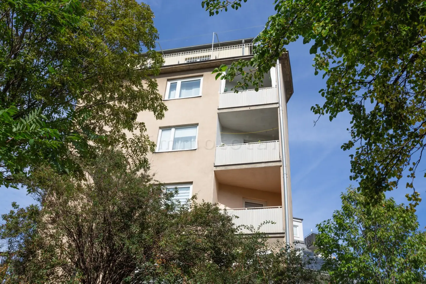 Grünblick am Liesingbach - Sonnige, top sanierte 3-Zimmer-Wohnung mit Loggia