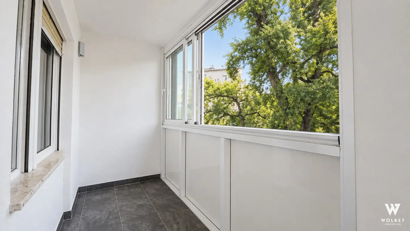 Modernized 4-room apartment with loggia and park view I Near Donauinsel and Donaukanal
