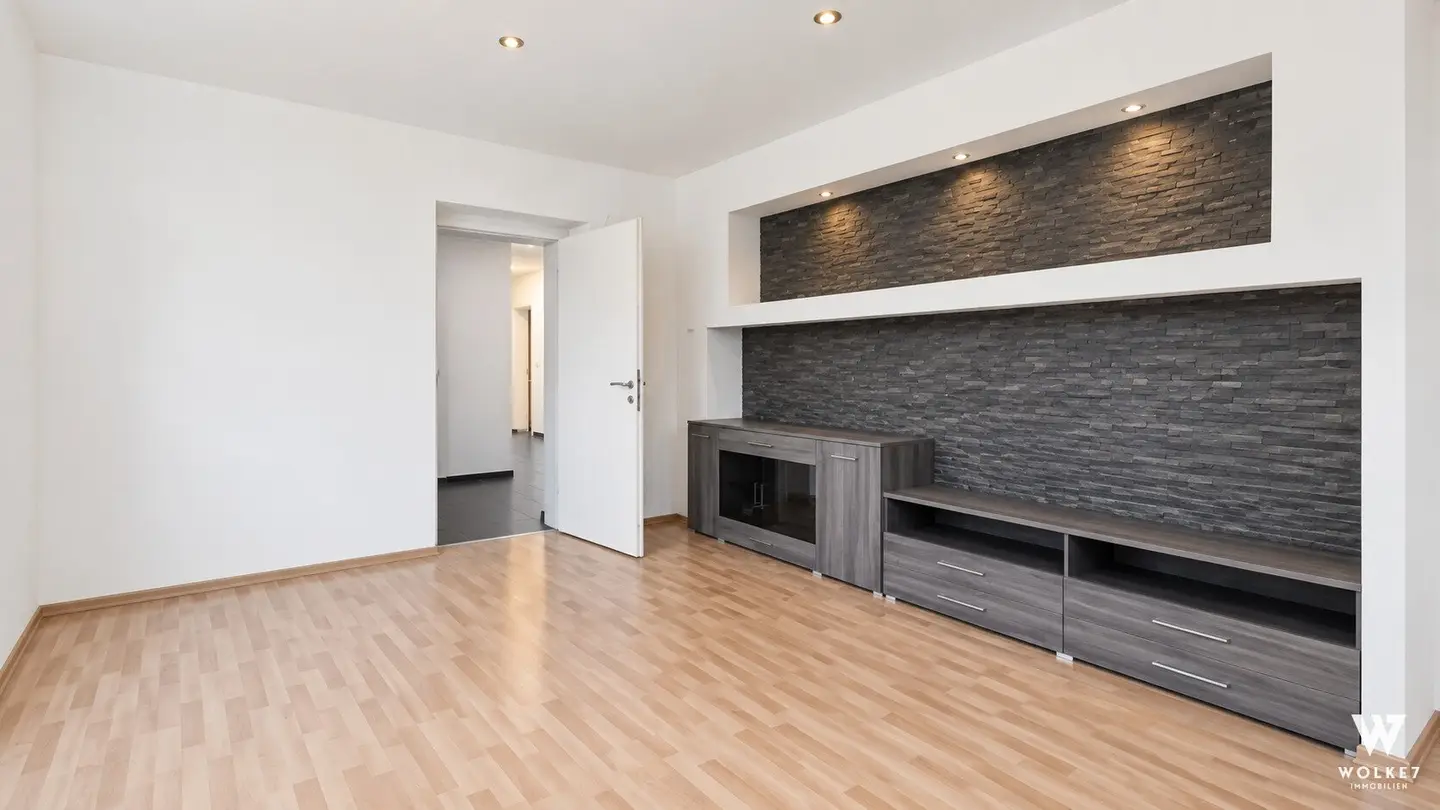 Modernized 4-room apartment with loggia and park view I Near Donauinsel and Donaukanal