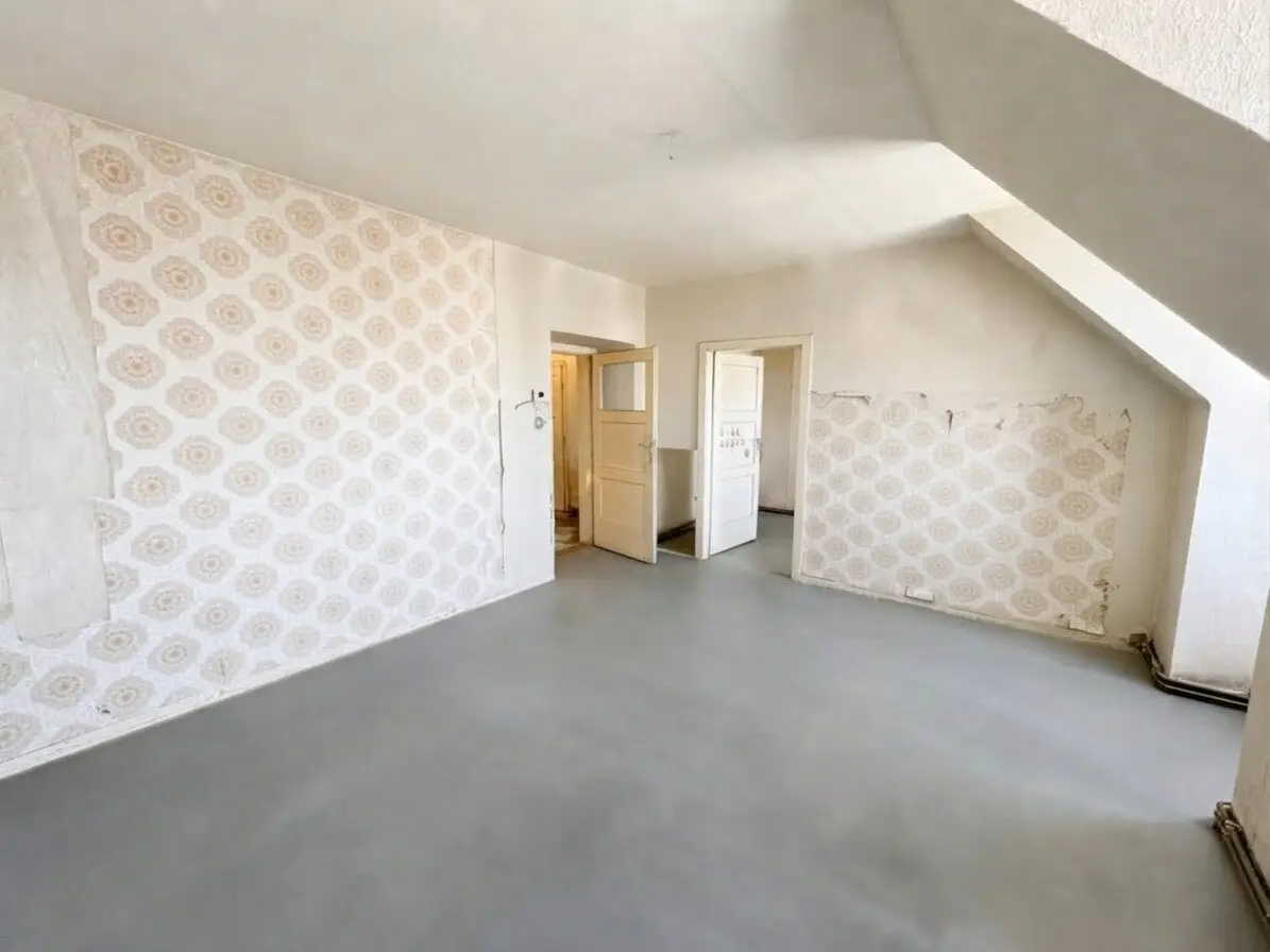 PROVISIONSFREI! Gemütliche Dachgeschosswohnung wartet auf Ihre persönliche Handschrift!