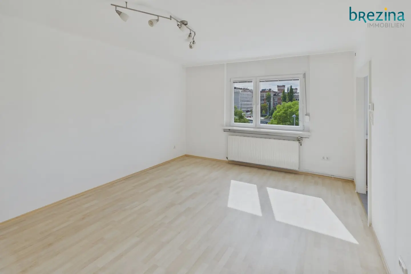 Attractive apartment for singles or couples with perfect transport links and central location in Vienna city centre