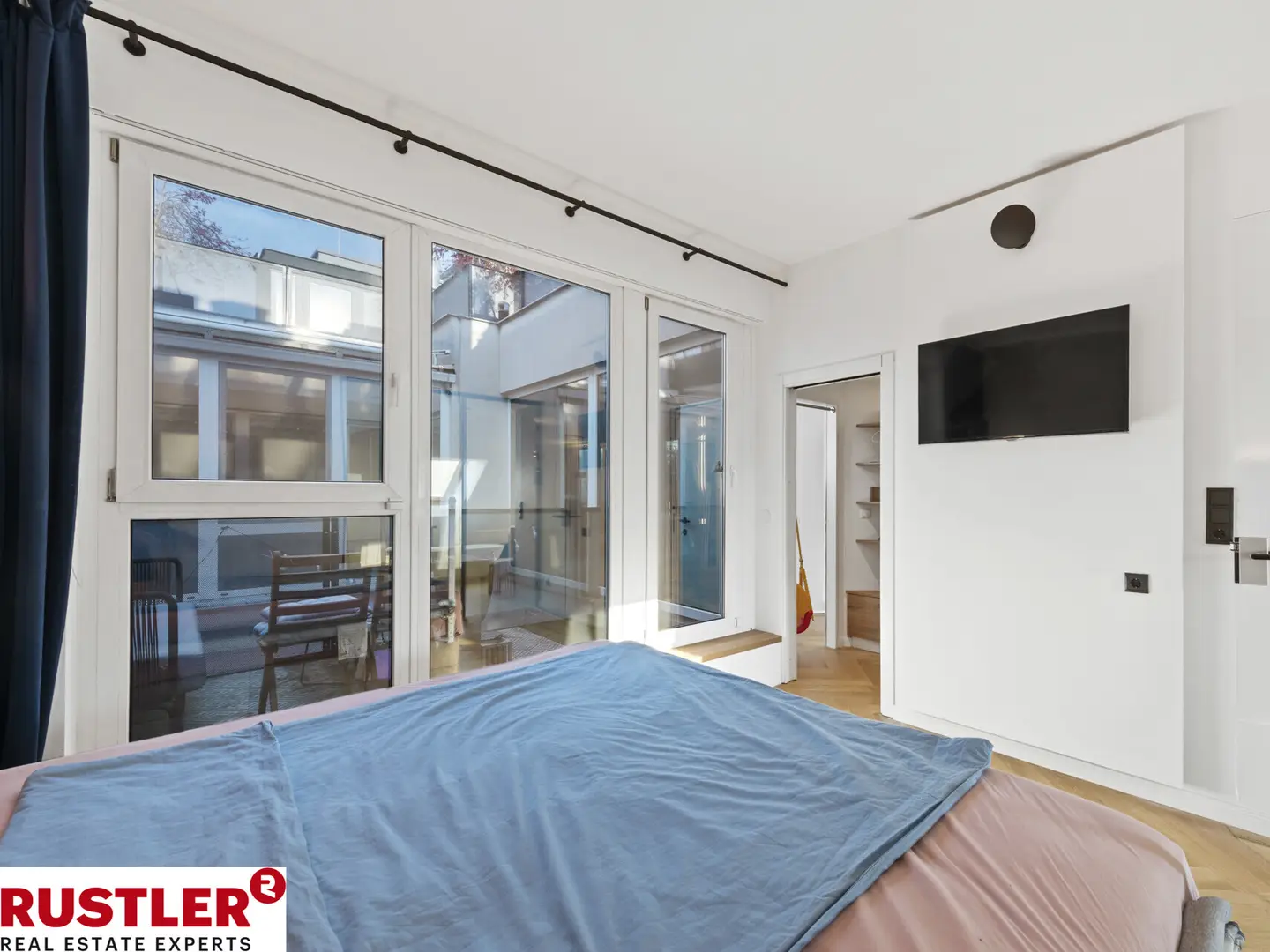 Lichtdurchflutete Dachgeschosswohnung nahe Naschmarkt und MuseumsQuartier