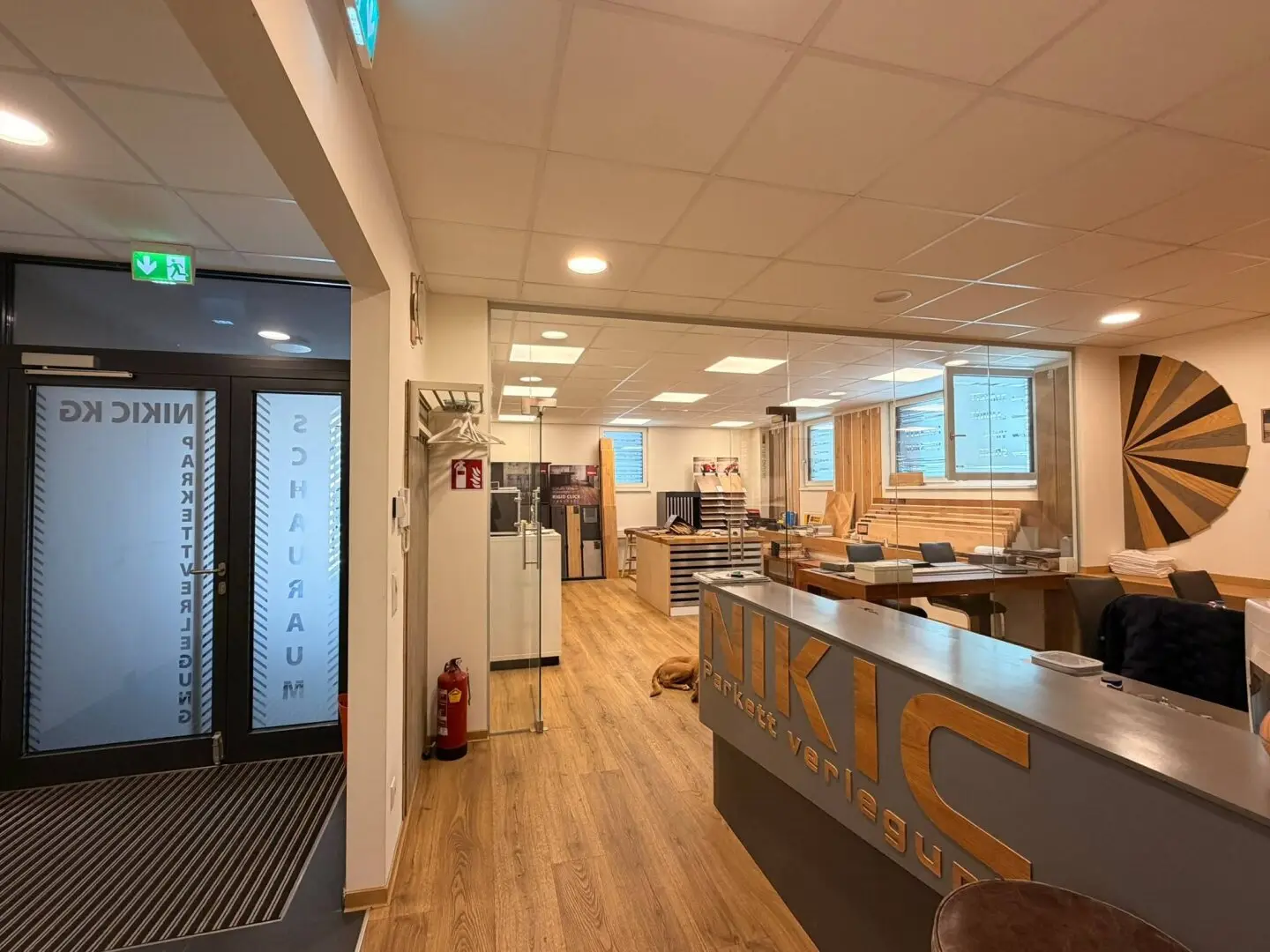 Aßmayergasse - Büro/Geschäftslokal mit großem Lager zu vermieten