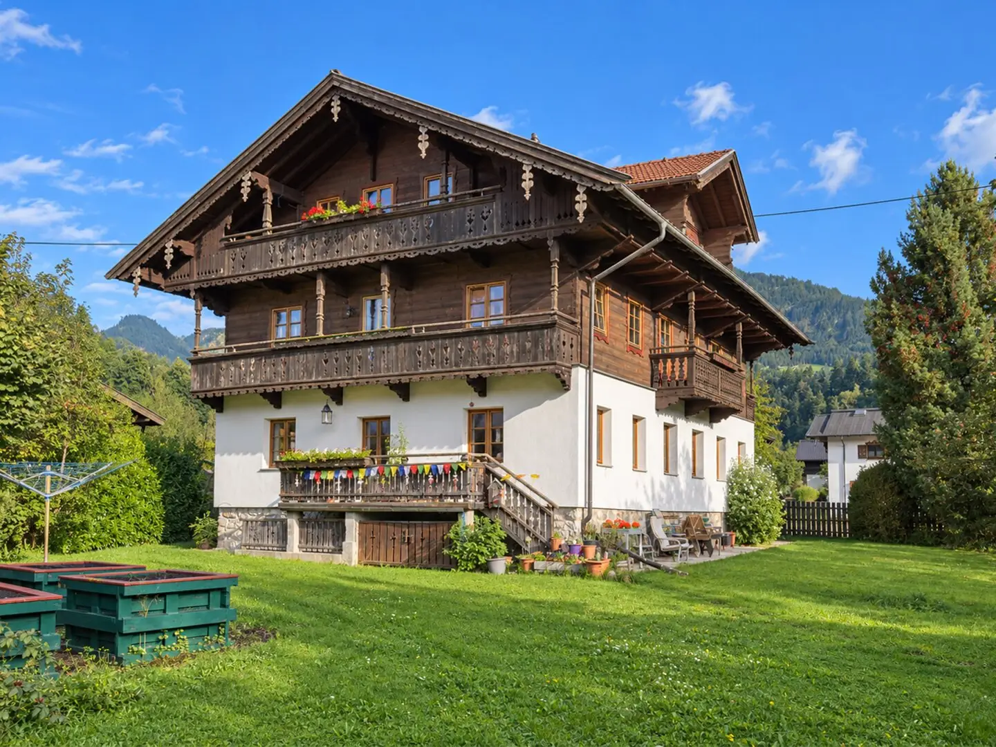 Opportunity in Brixlegg - Mehrn: Large building plot with well maintained old residential house