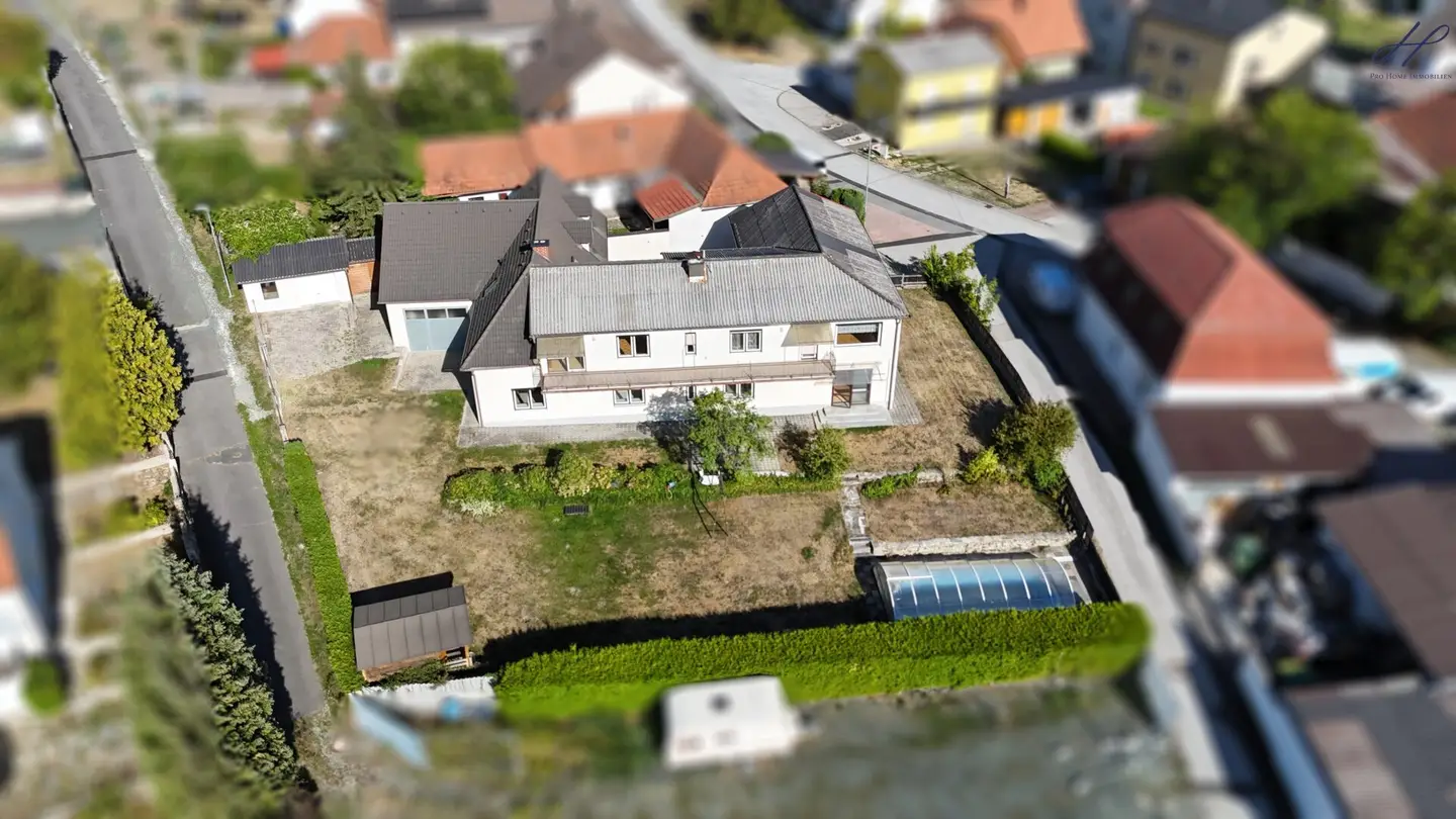 Wohnen &amp; Investieren in Bernstein – 5 Wohneinheiten auf ca. 350 m² mit Pool und Aussicht
