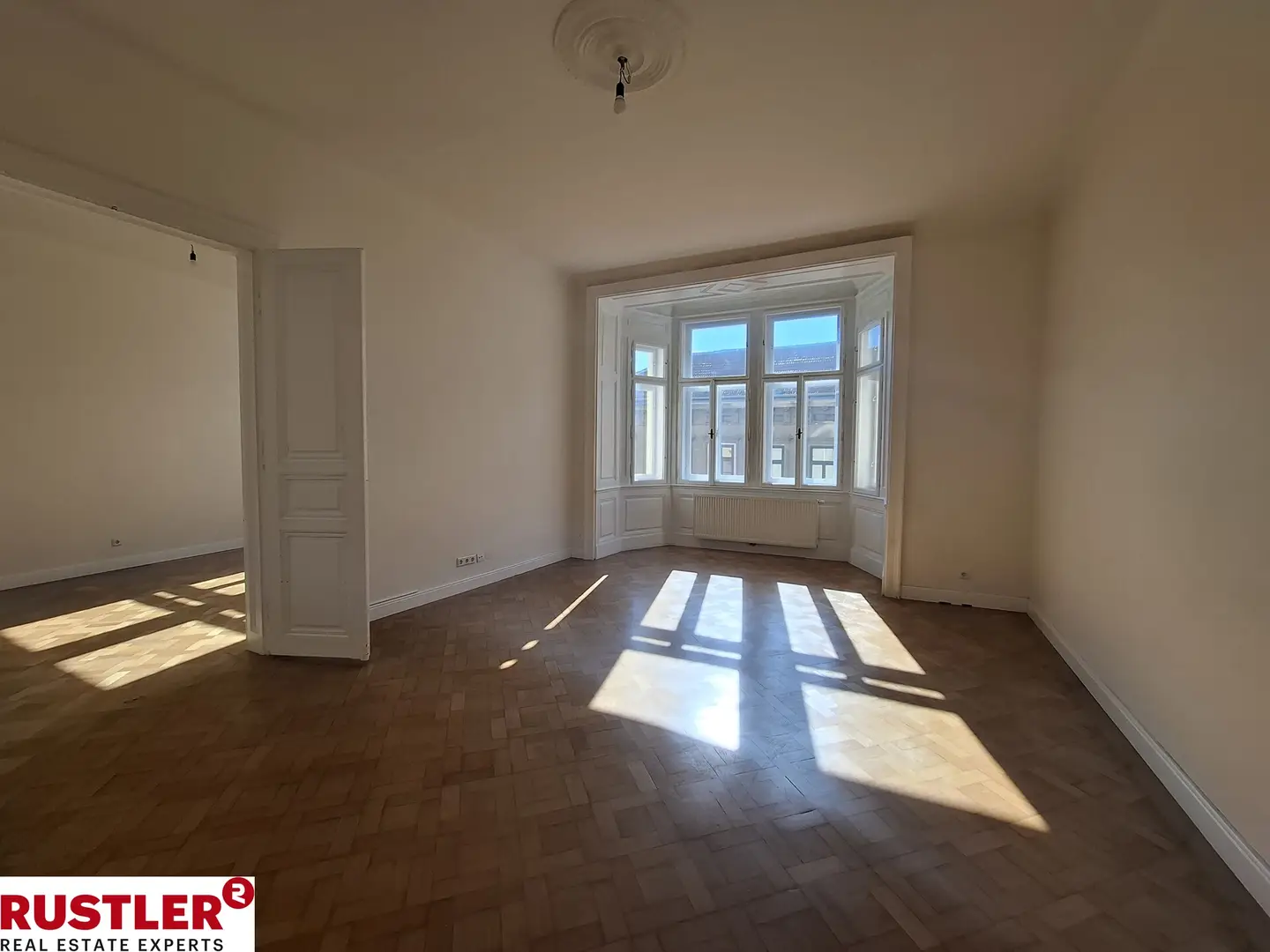 Großzügige Wohnung mit Lift in klassischem Zinshaus nahe Servitenviertel