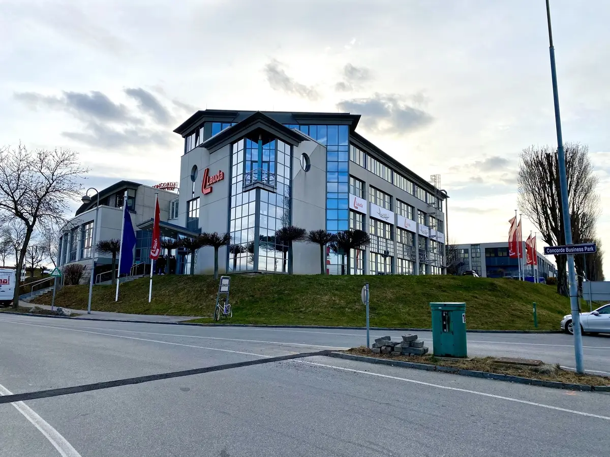 High quality apartment in Concorde Business Park well connected