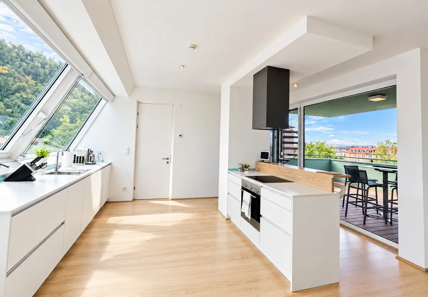 Exclusive penthouse in the center of Graz, 159 m² living space, 169 m² terraces like new