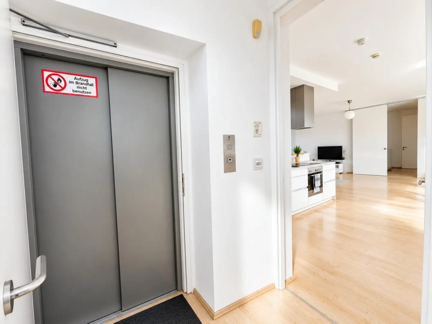 Exclusive penthouse in the center of Graz, 159 m² living space, 169 m² terraces like new