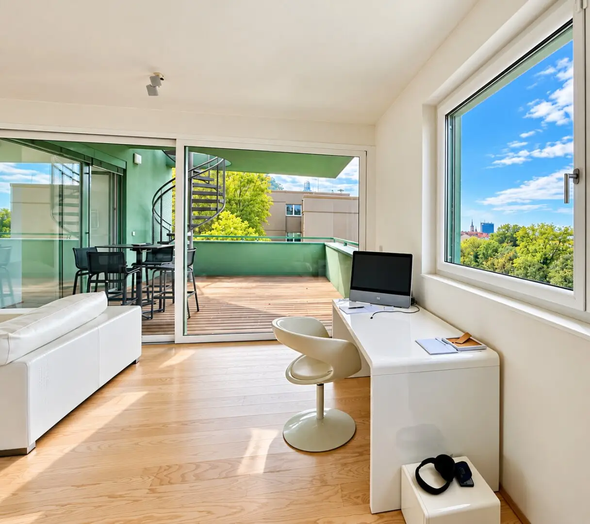 Exclusive penthouse in the center of Graz, 159 m² living space, 169 m² terraces like new