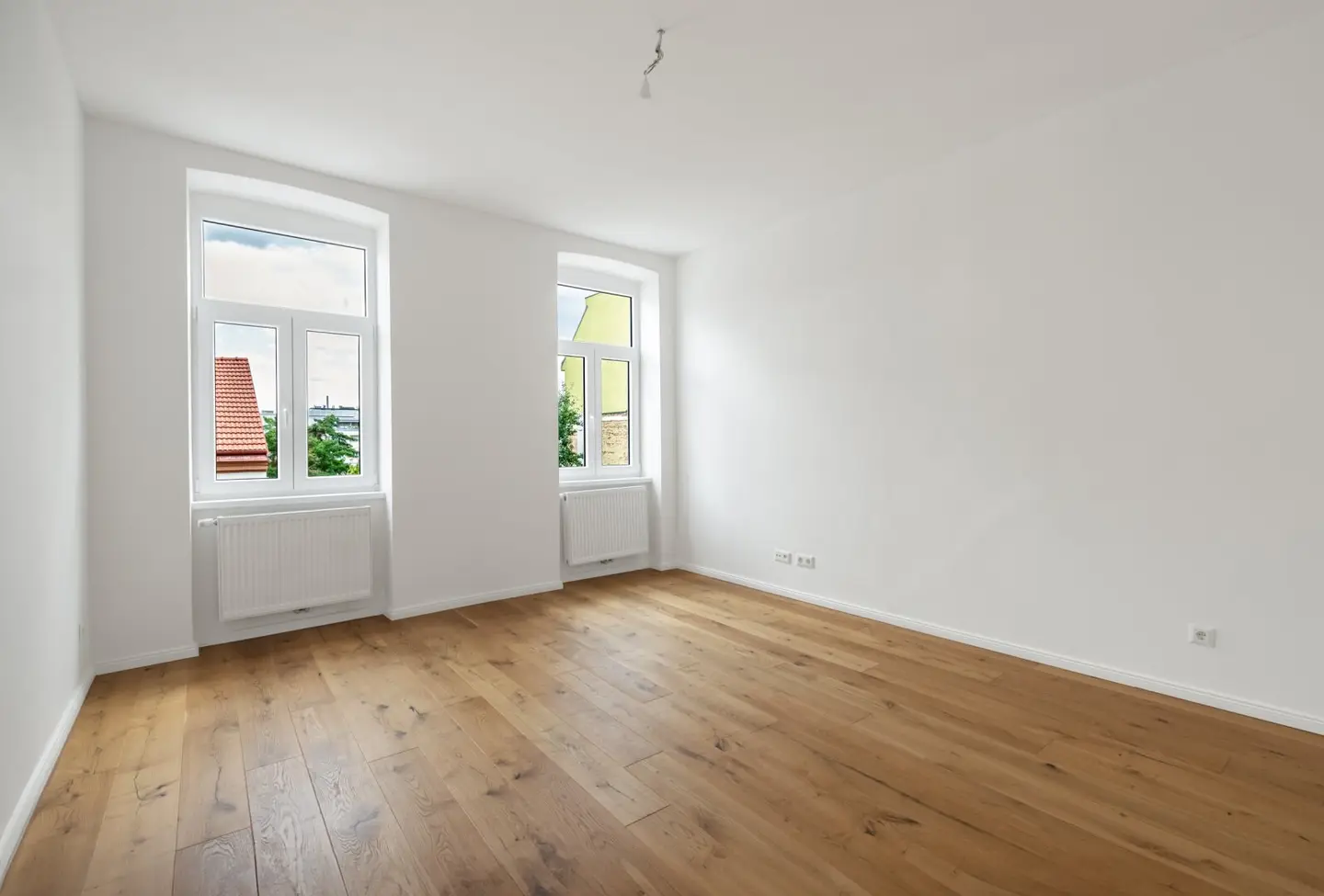 TOP PRICE | High-quality renovated old building studio in the 17th district