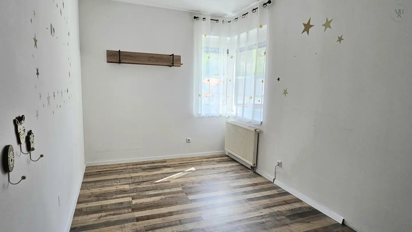 Freundliche Familienwohnung mit Loggia und zwei Stellplätzen