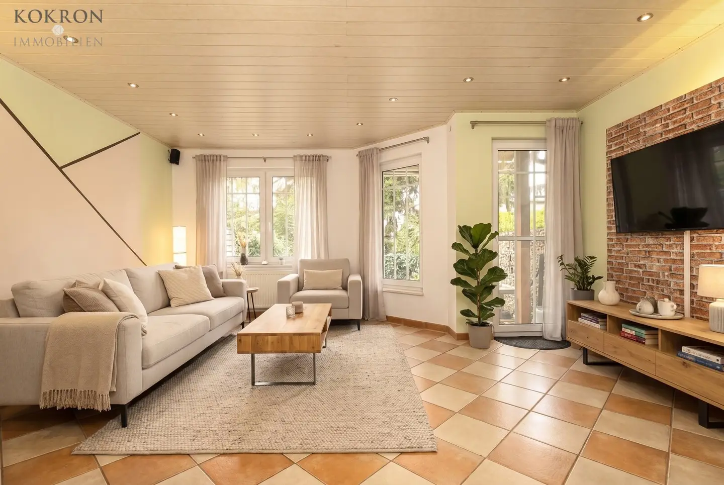 Living in the Green, Life in Balance on Freehold: 4.5 rooms, Garage &amp; View of the Green