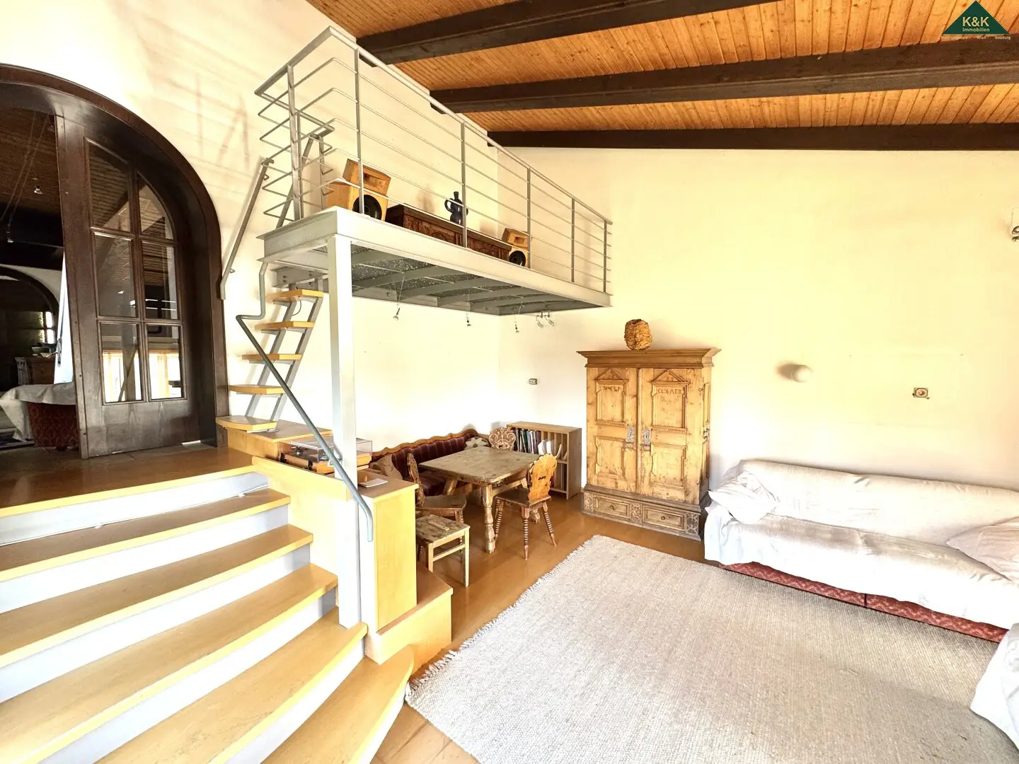 Residence for up to 3 families in quiet green location with distant view