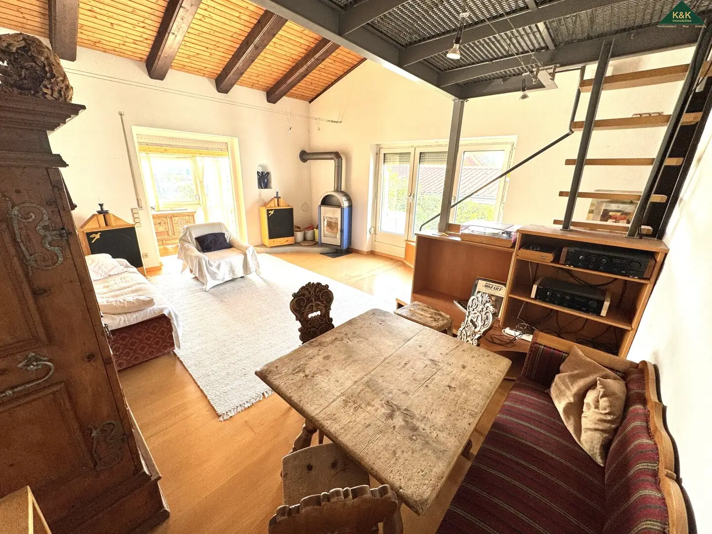 Residence for up to 3 families in quiet green location with distant view