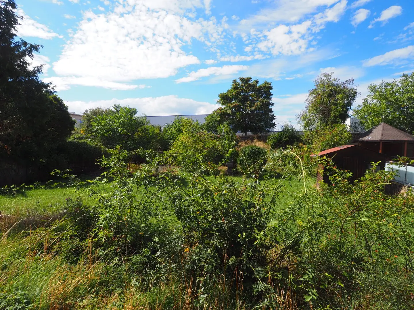 Spacious building plot 855 m² with shell construction in Kottingbrunn