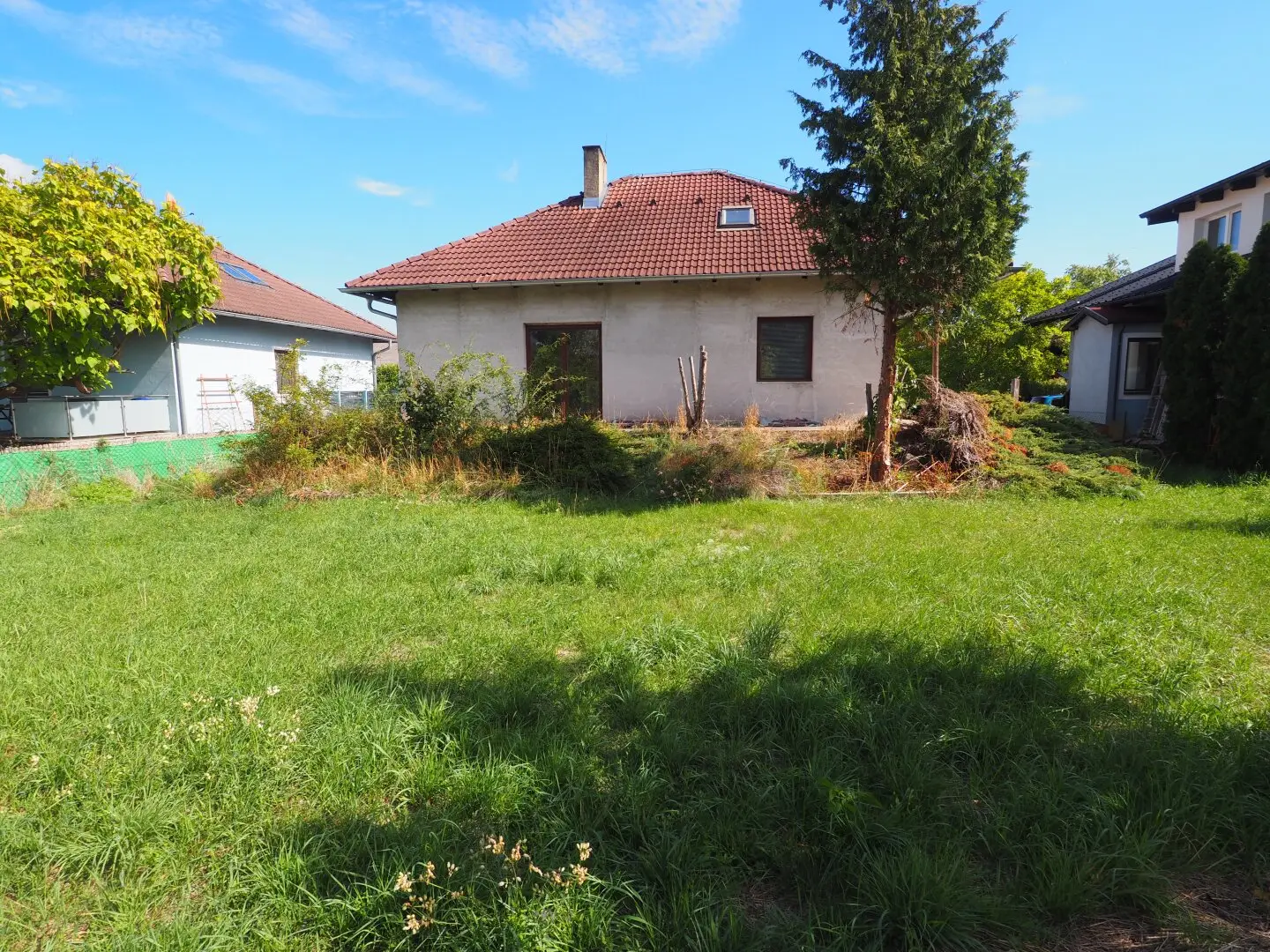 Spacious building plot 855 m² with shell construction in Kottingbrunn