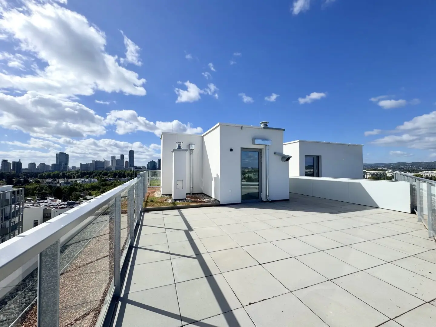 Penthouse mit riesiger Dachterrasse nahe Kagran und Alte Donau - Erstbezug