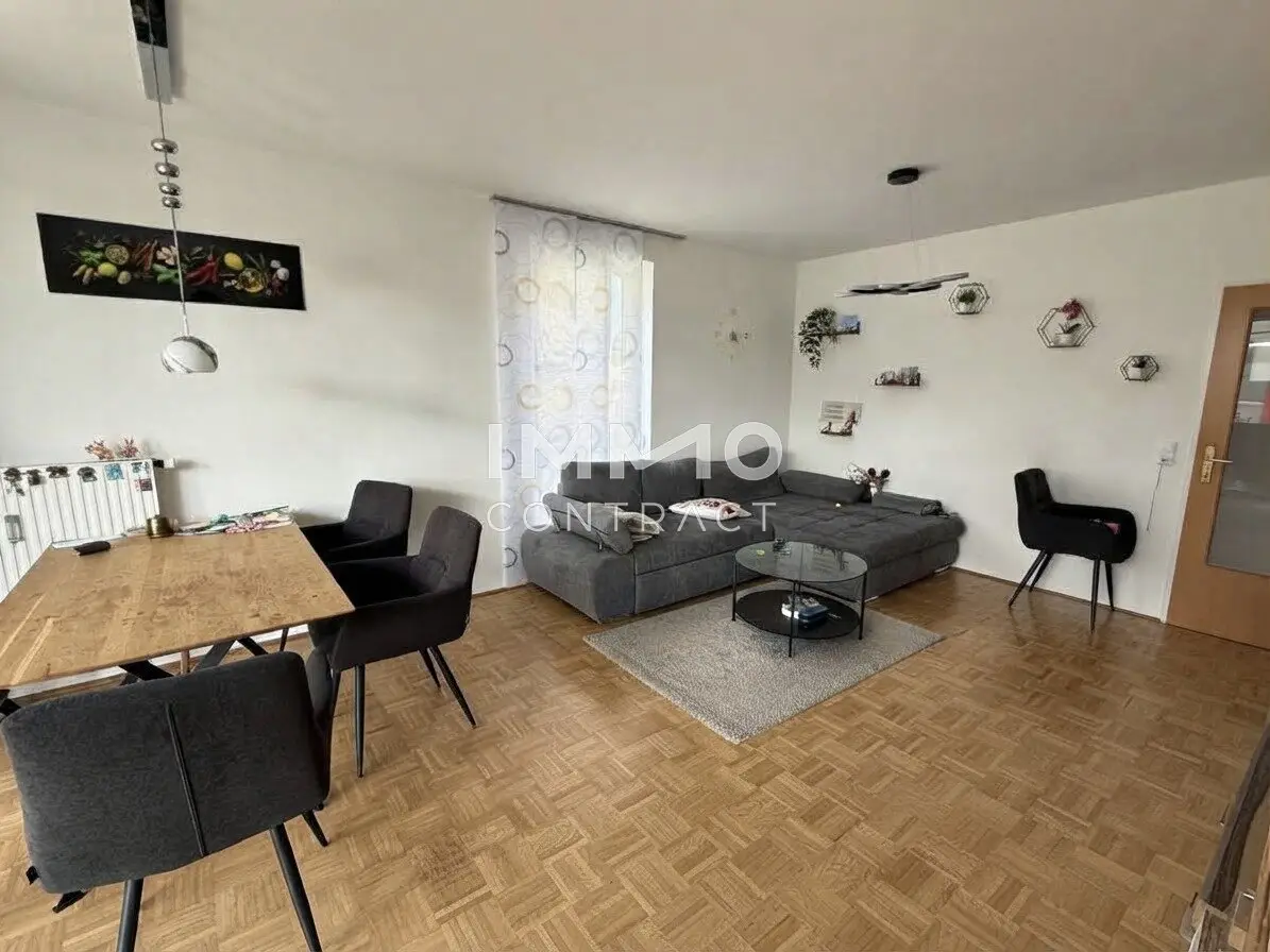 4-room apartment with loggia and private parking in Krenglbach