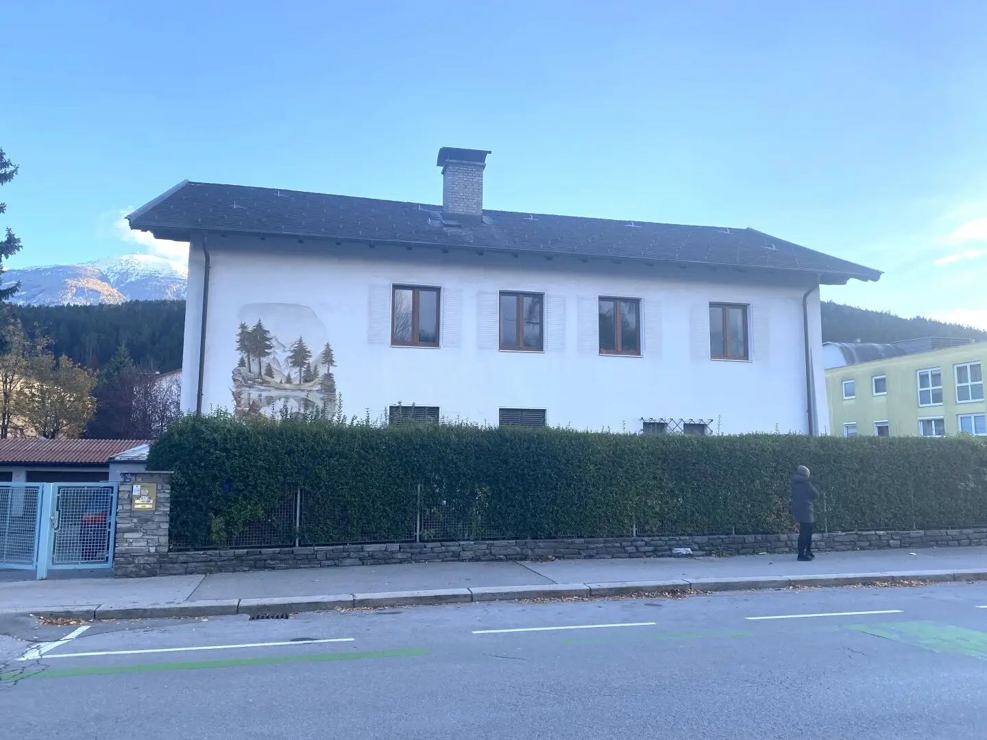 Plot with existing building suitable as a project for developers