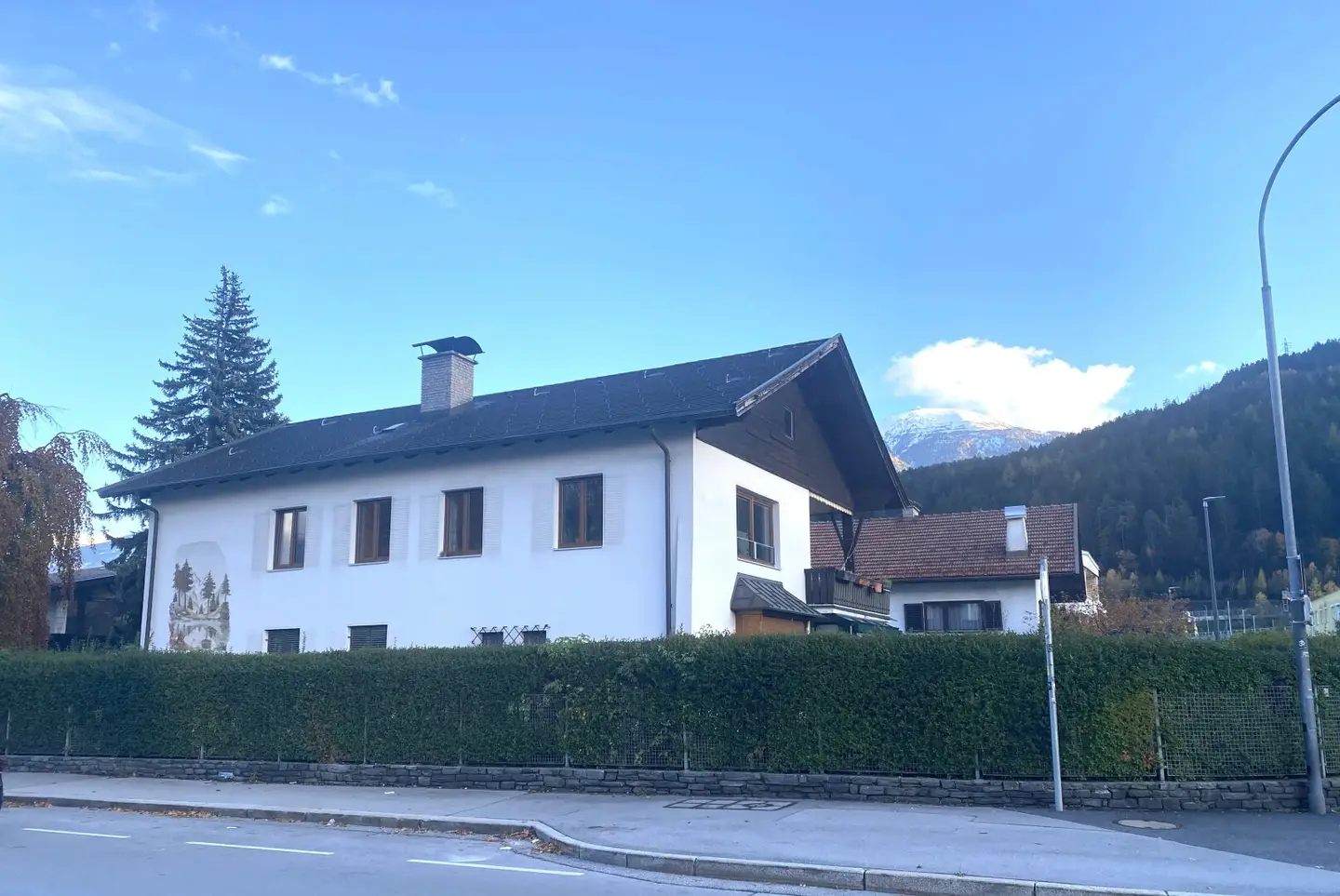 Plot with existing building suitable as a project for developers