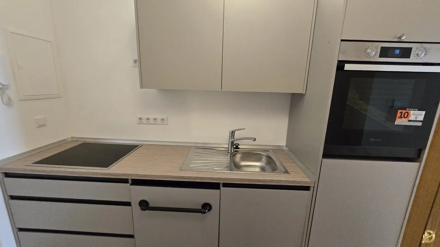 First occupancy, one-room apartment, Messe Prater U2, WU Uni.
