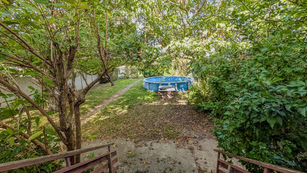 Family apartment with large garden and development potential