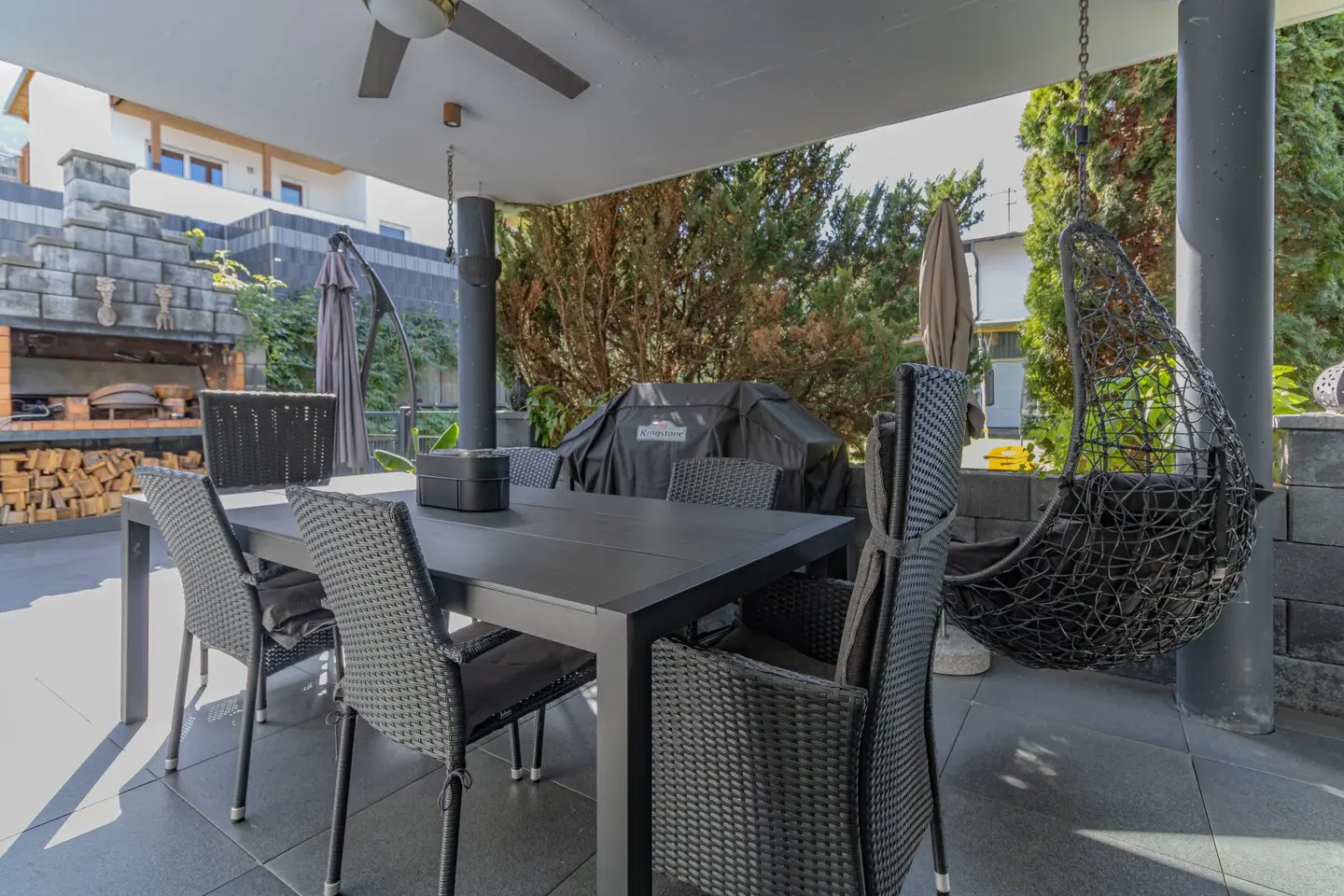 Enchanting single family house with winter garden and pool on spacious plot in Rietz