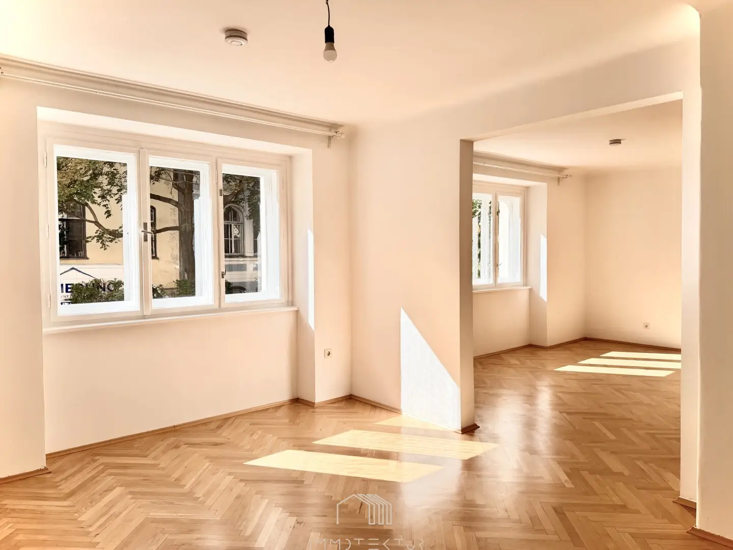 Old building charm: Quiet apartment with balcony and loggia near DIETRICHSTEINPLATZ