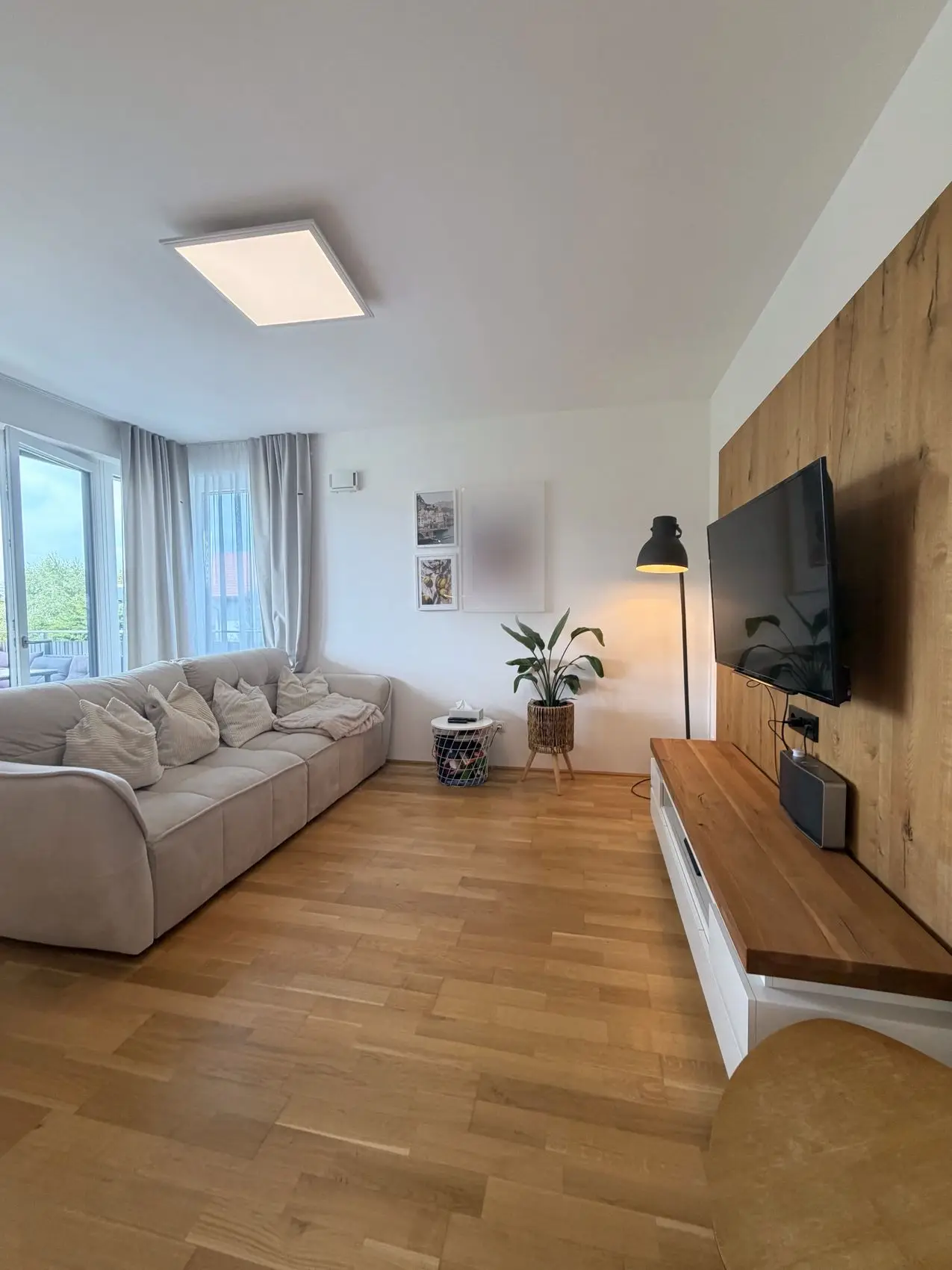 Apartment with generous balcony and carport