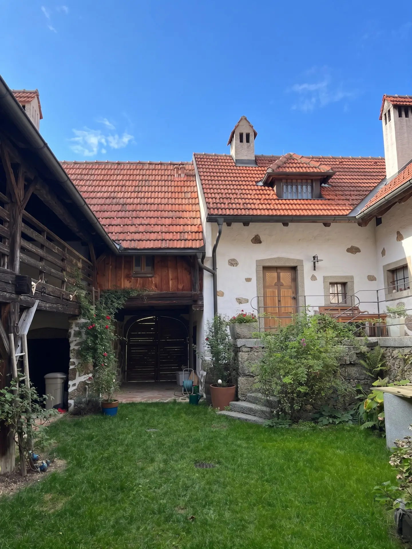 Historic estate in seclusion with distant view Wohnung