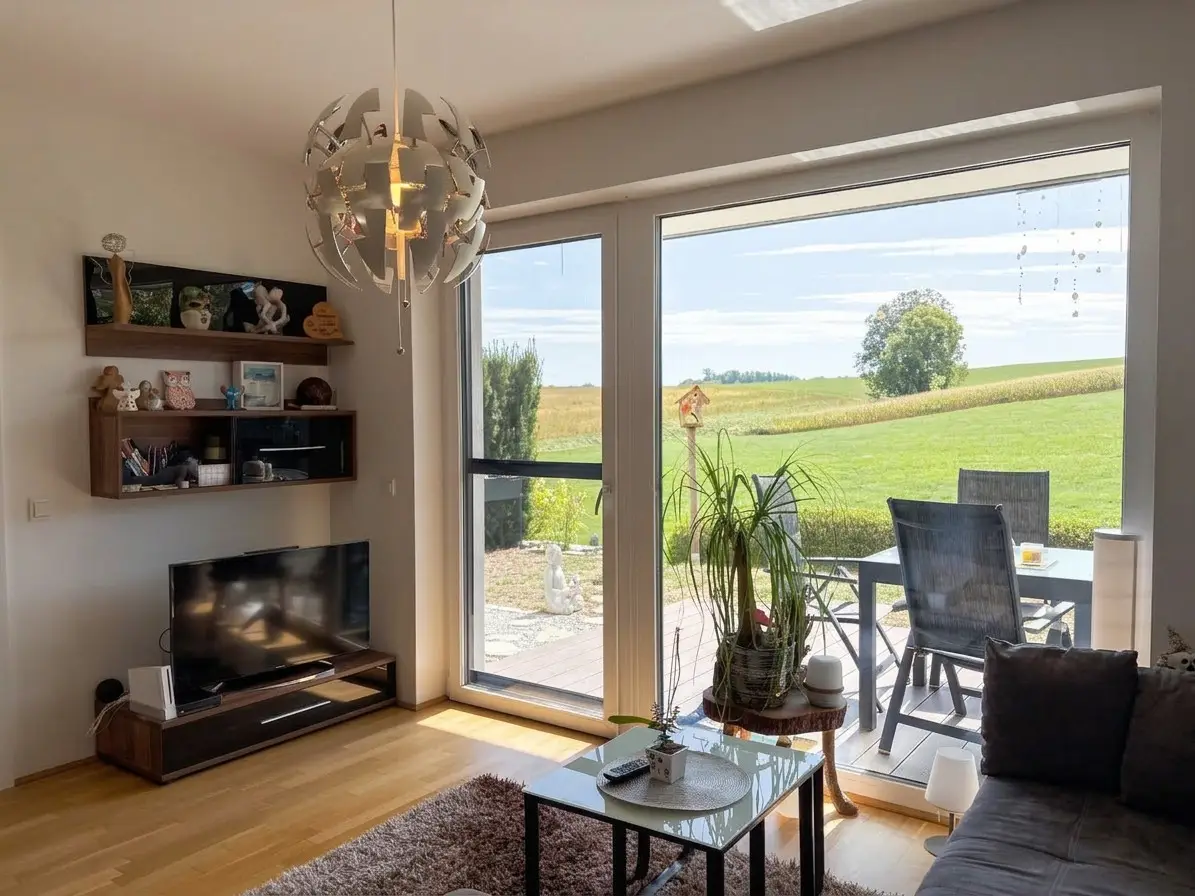 Ground floor apartment with private garden and parking