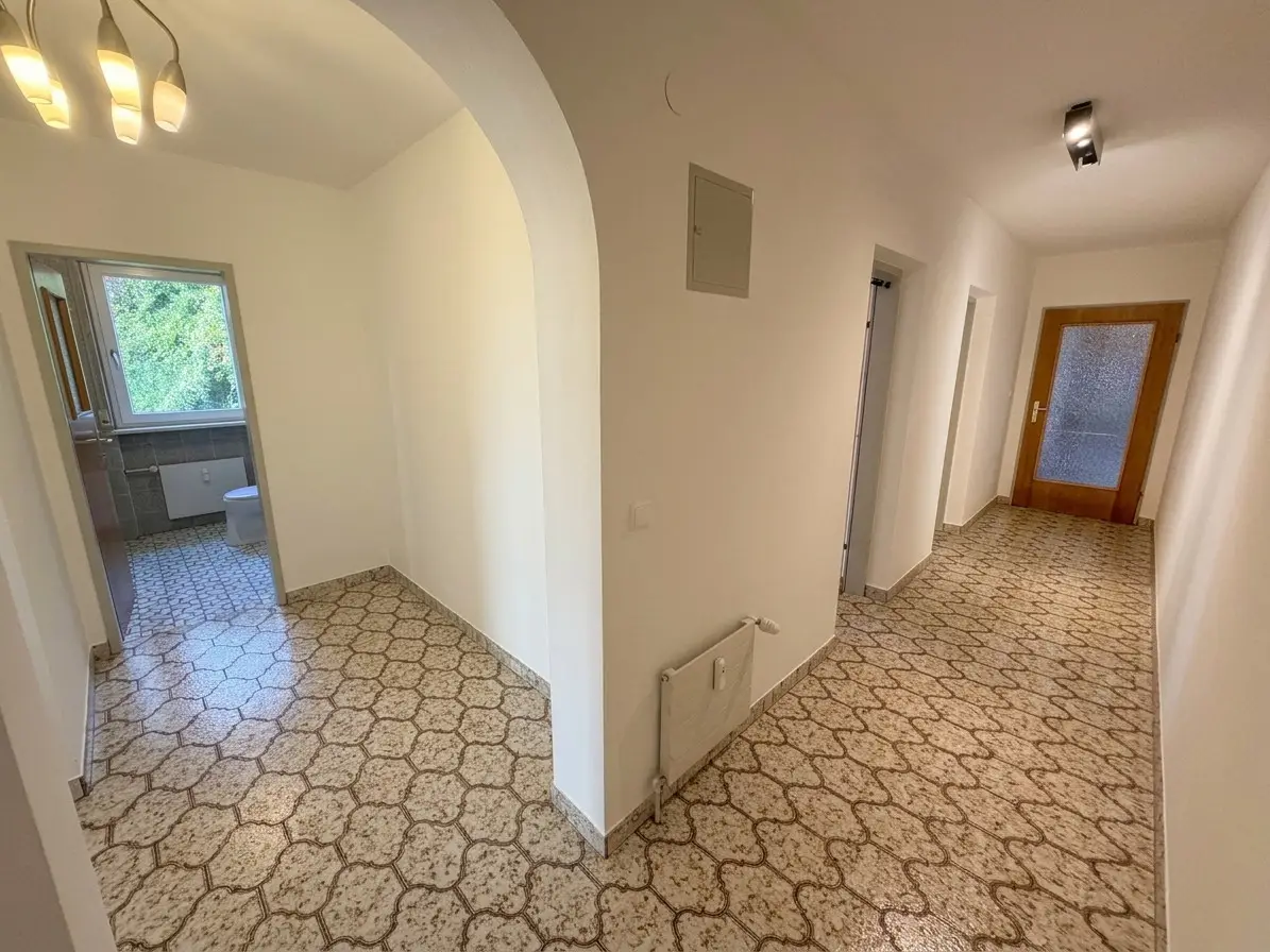 Helle Wohnung mit Balkon in grenznaher Lage