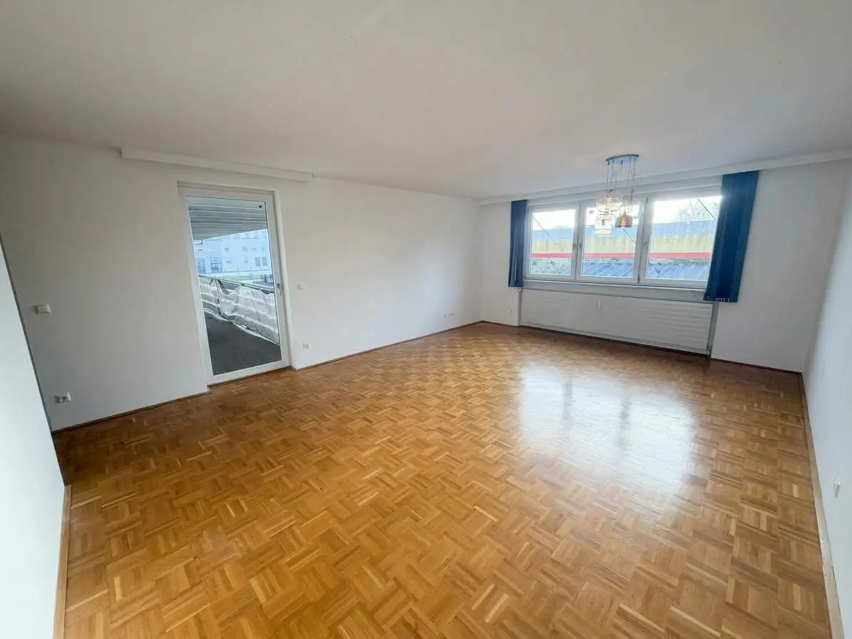 Helle Wohnung mit Balkon in grenznaher Lage