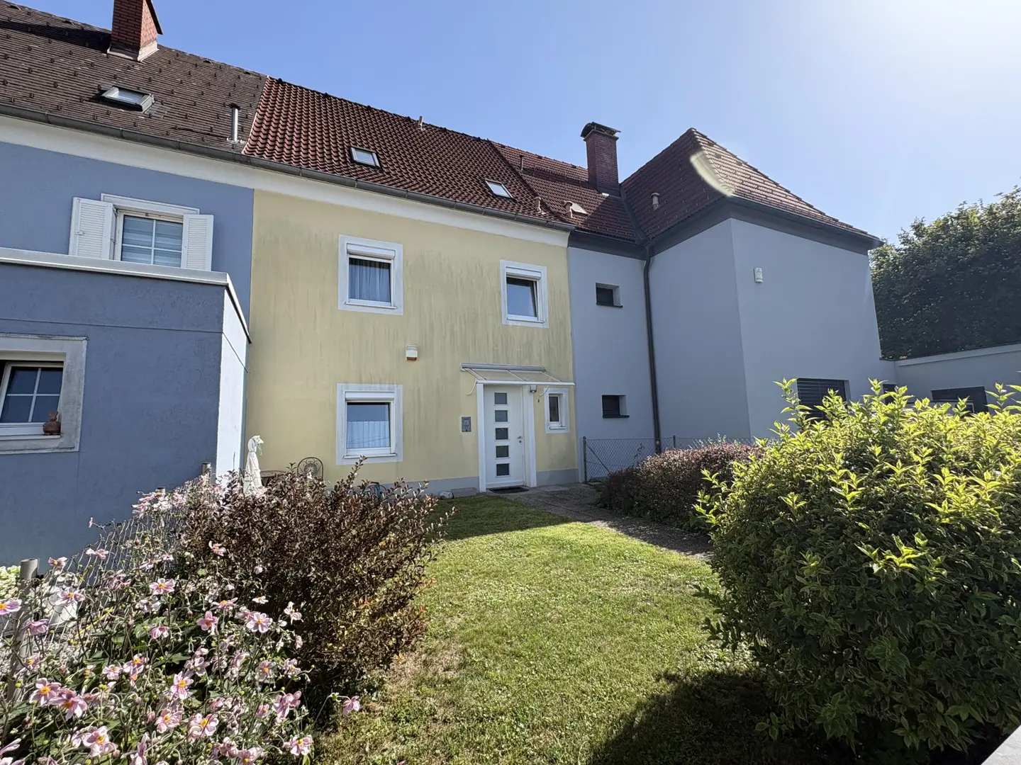 Well kept family apartment close to the city with garden