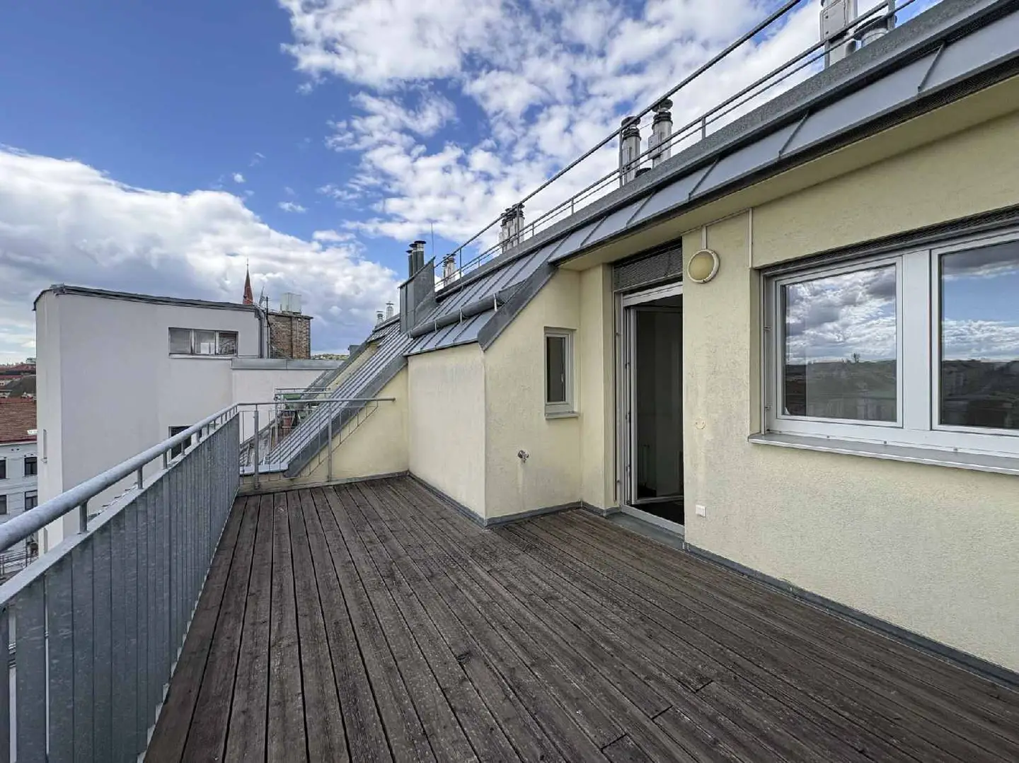 Maisonettewohnung mit großer Terrasse im sanierten Altbau