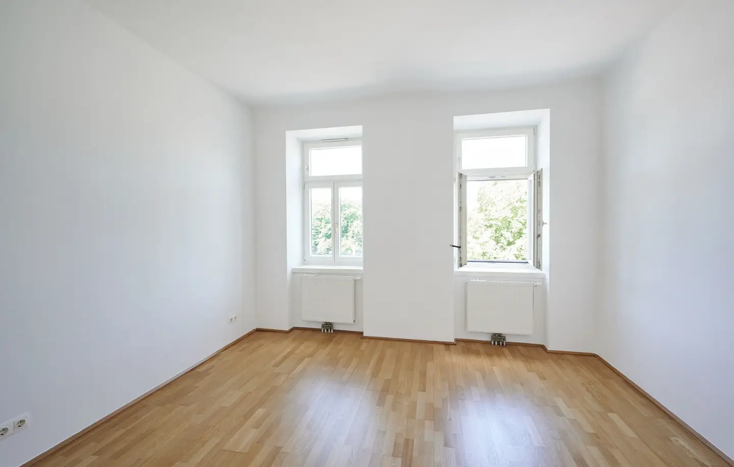 Bright apartment in renovated period building near Herderpark