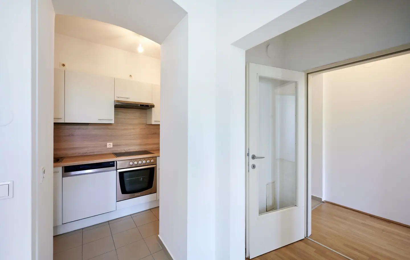 Bright apartment in renovated period building near Herderpark
