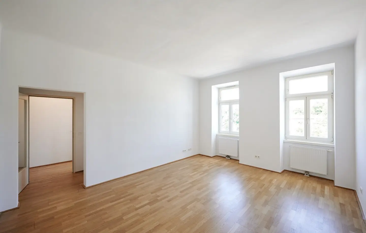 Bright apartment in renovated period building near Herderpark