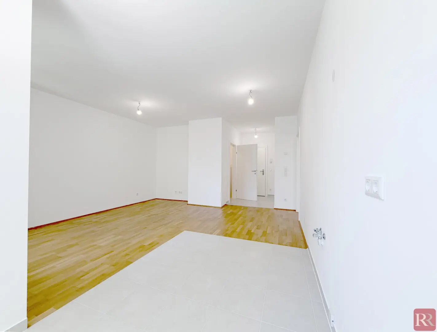 New build apartment with loggia in very good condition