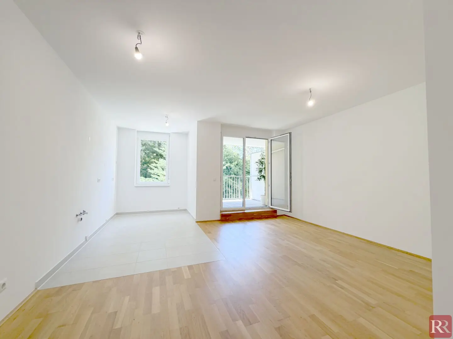 New build apartment with loggia in very good condition