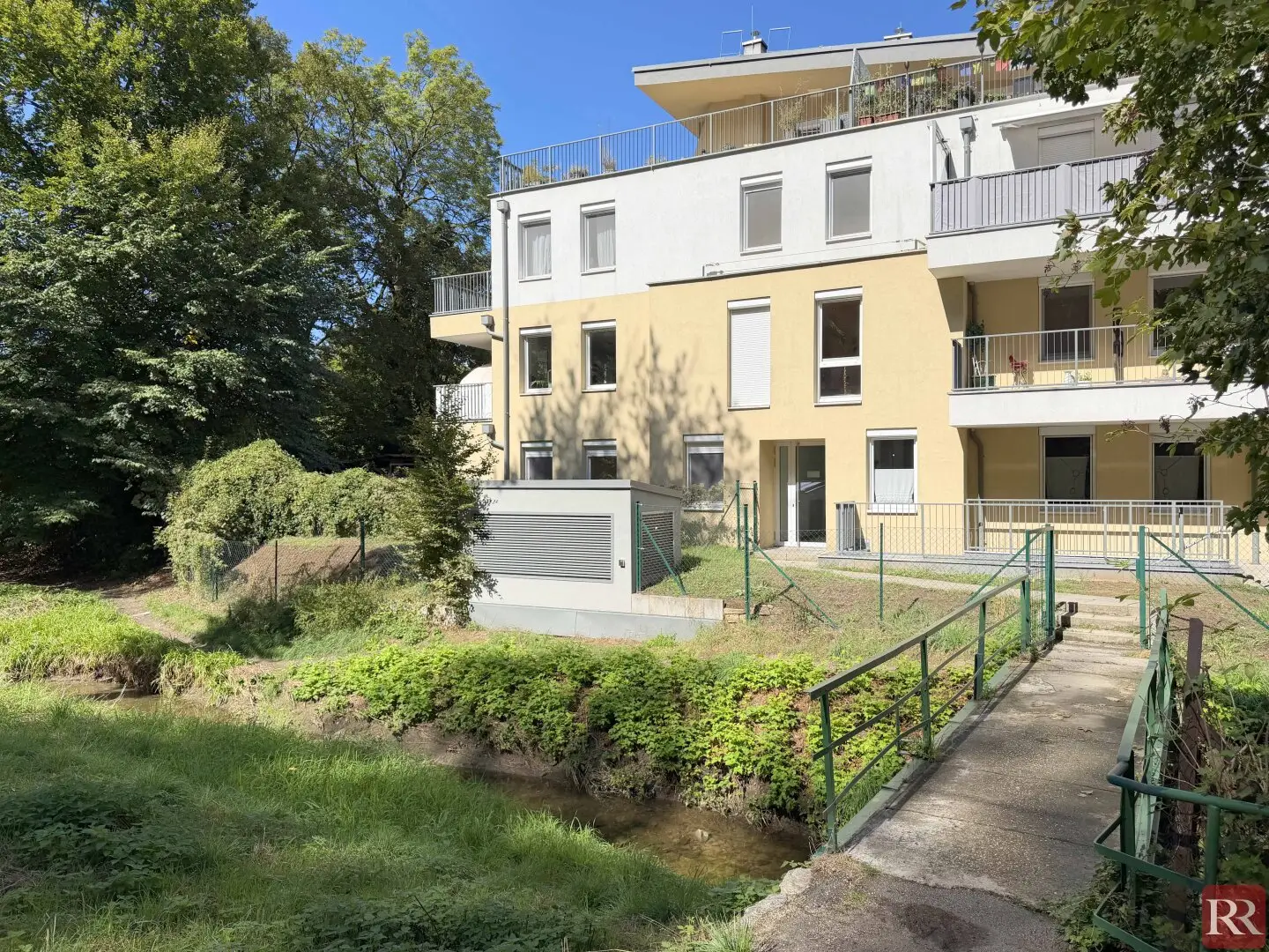 New build apartment with loggia in very good condition