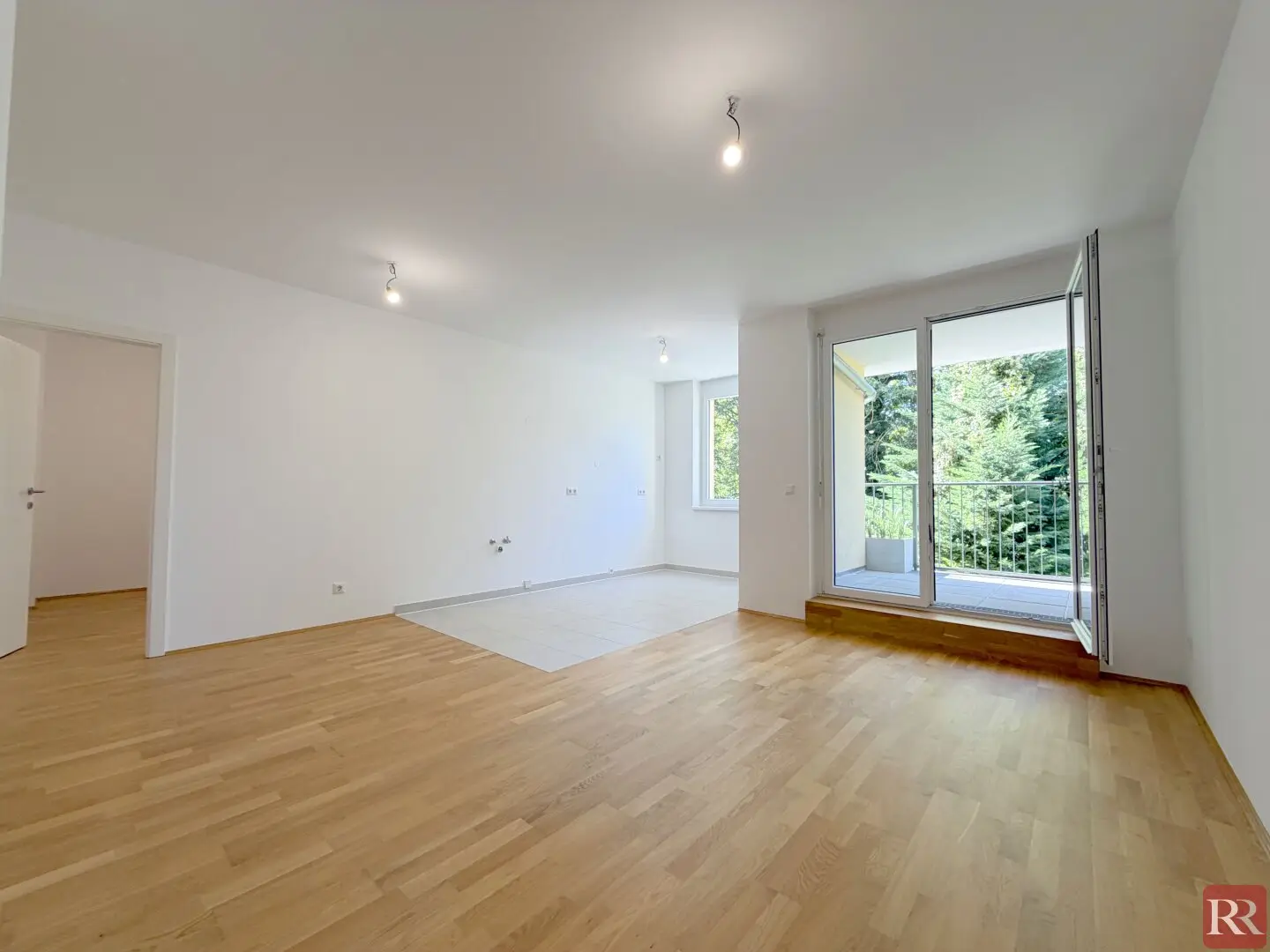 New build apartment with loggia in very good condition
